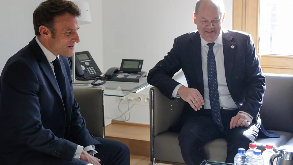 Frankrikes president Emmanuel Macron och Tysklands förbundskanslern Olaf Scholz har olika syn på pristak för gas.