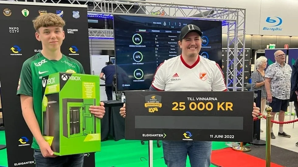 Simon Lindberg var en glad segrare efter 4-3 i finalen mot Amadeus från Eneby.