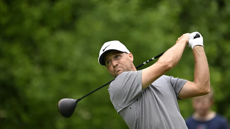 Alex Norén under den första rundan av golftävlingen Scandinavian Mixed på Halmstad golfklubb.