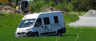 Buss körde av vägen utanför Norrköping