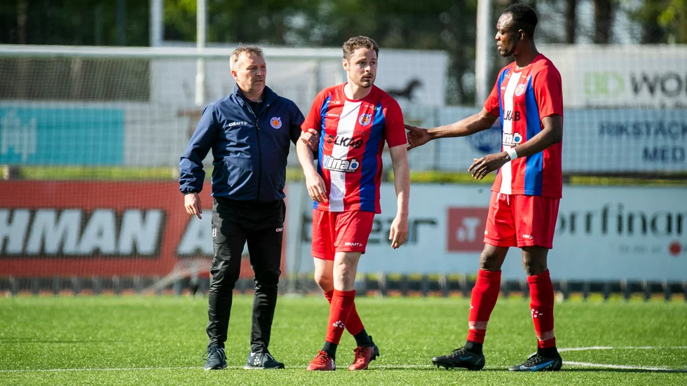 Gibson Bardsley avgjorde för sitt Kiruna FF då laget blev klart för nästa säsongs division 2.