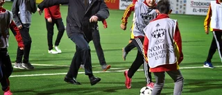 Bollen är åter hos Löfven