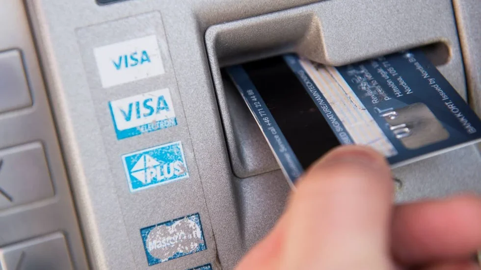 Mannen bestals på flera tusen kronor.