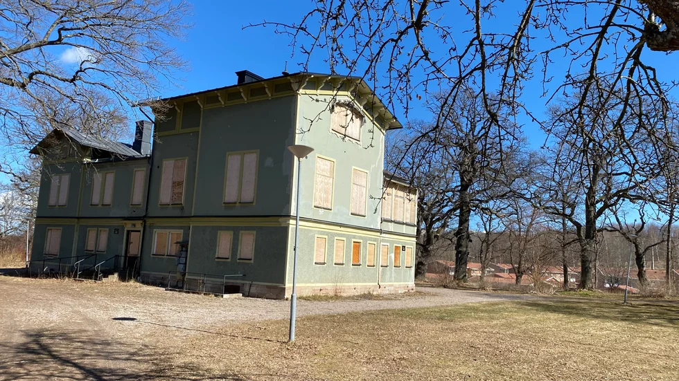 Platen äger numera Villa Ekenäs. I bakgrunden skymtar Platens bostadsområde, vilket man nu hoppas bygga ihop med området runt den anrika byggnaden.