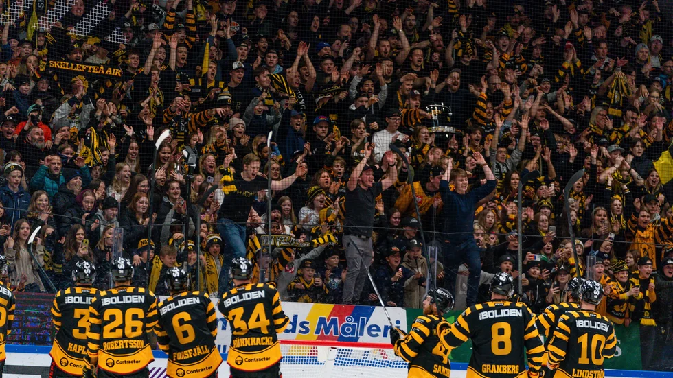 Skellefteå AIK fick mottaga publikens jubel efter en finfin prestation. 