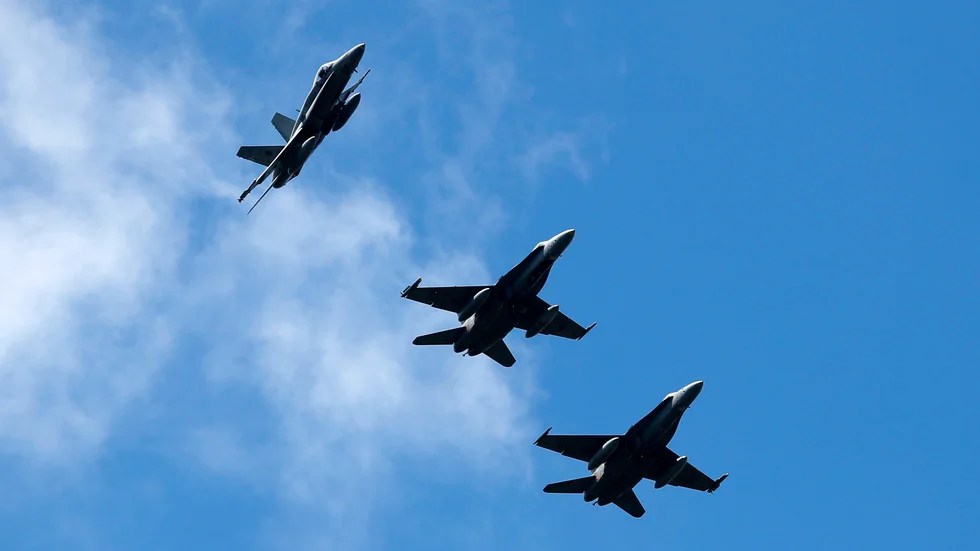 Stridsflyg från Nato.