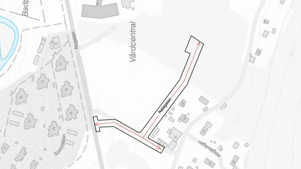 Så här ska den nya gatan placeras. Längst i norr ser man hälsocentralen. 