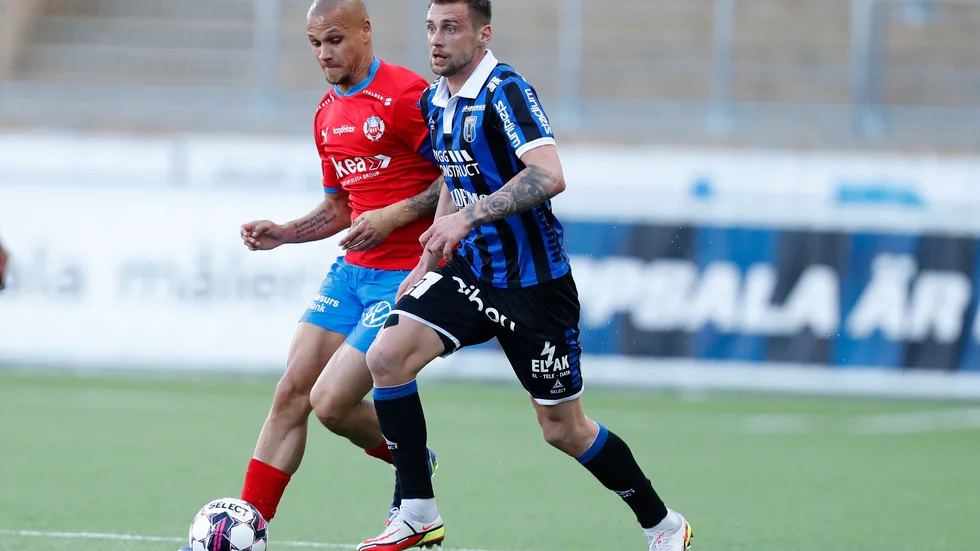 Sirius Filip Rogic och Helsingborgs Anthony van den Hurk.