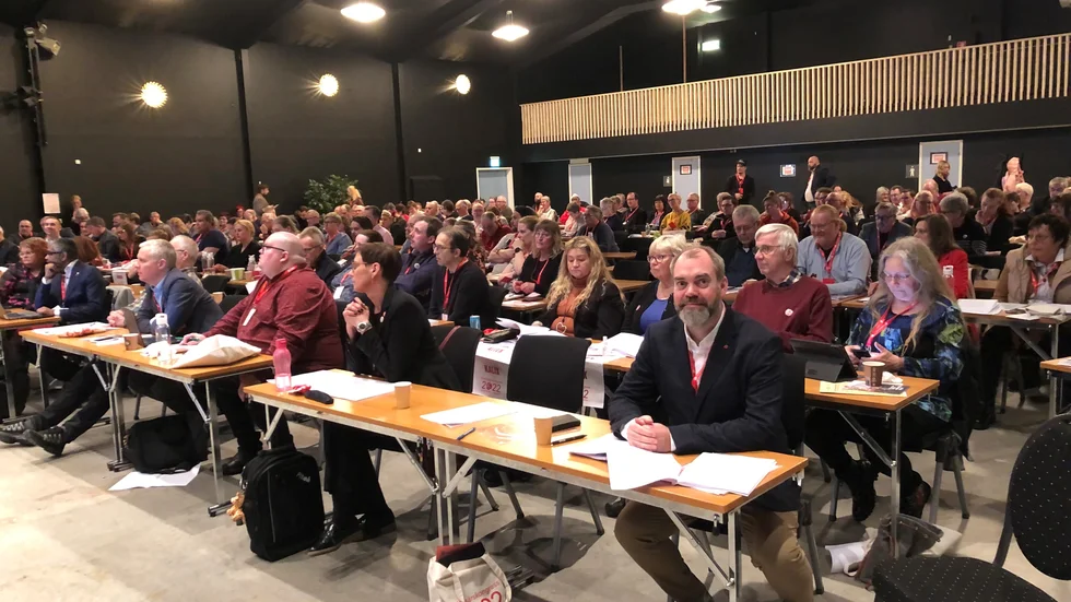 Socialdemokraterna i Norrbotten valde ny distriktsledning under helgens samling i Piteå. Fredrik Lundh Sammeli (närmast kameran) fick förnyat förtroende som distriktsordförande.