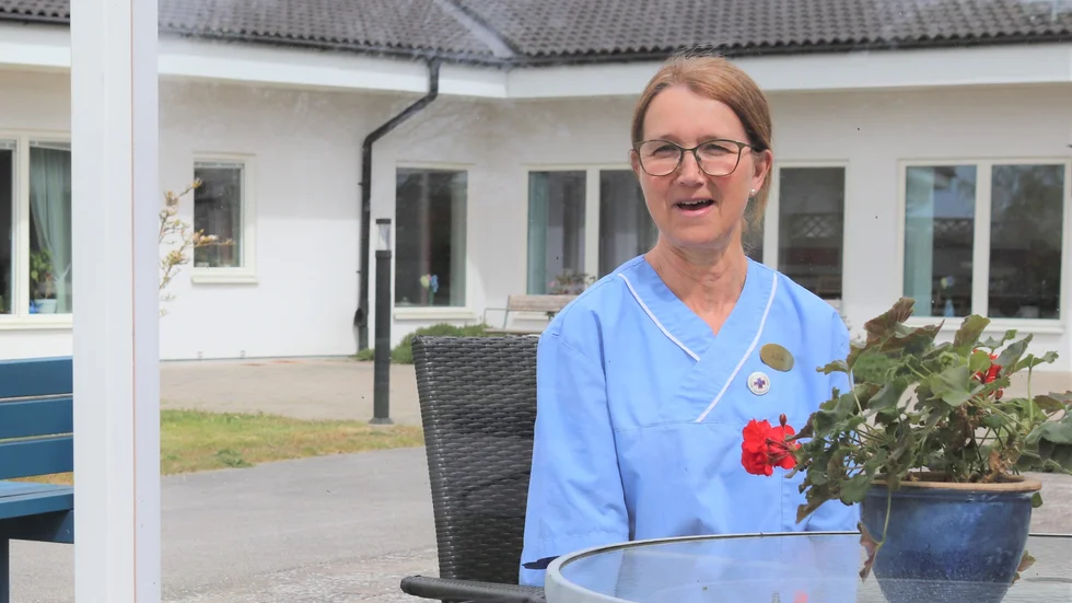 Undersköterskan Åsa Carlsson har arbetat på Hemse äldreboende i drygt sex år. Nu har hon slutat, stressen har enligt henne blivit för stor sedan Attendo tog över driften.