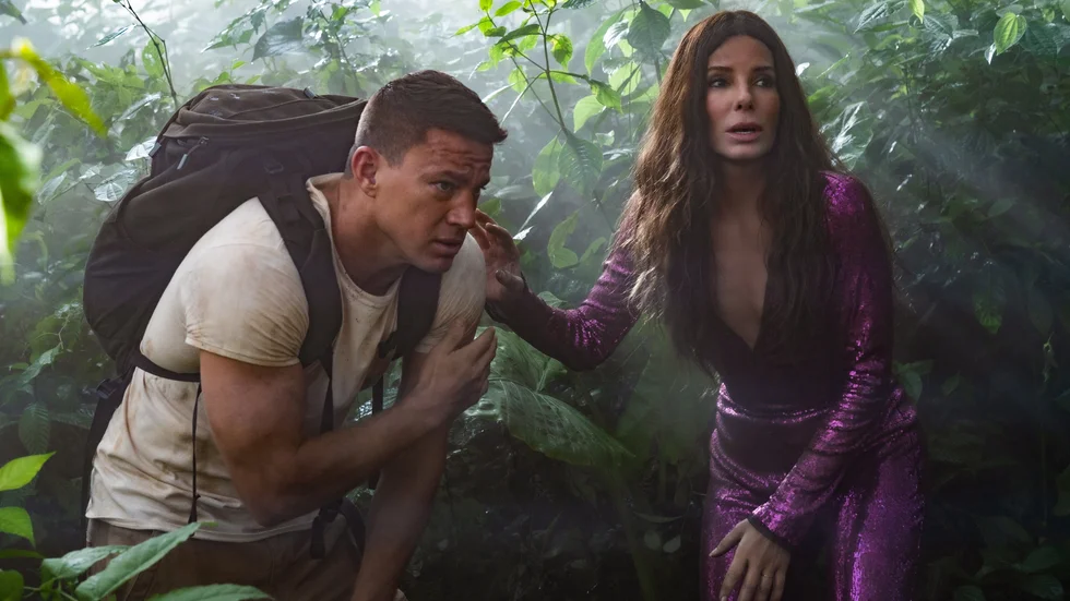Sandra Bullock och Channing Tatum har fin kemi i "The lost city". Pressbild.