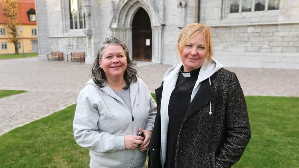 Församlingspedagog Pia Toftenius och Charlotte Bachelder, präst i Visby domkyrkoförsamling.