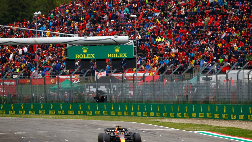 Max Verstappen, Red Bull, vann enkelt inför storpubliken på Imola i Italien.