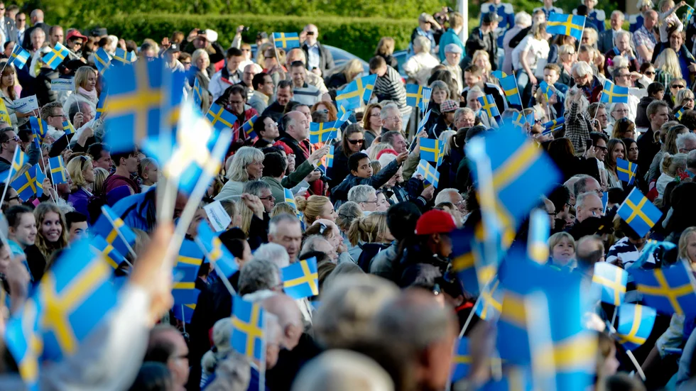 I april 1994 föreslogs att nationaldagen borde bli helgdag men i så fall måste en annan helgdag försvinna - men vilken? 