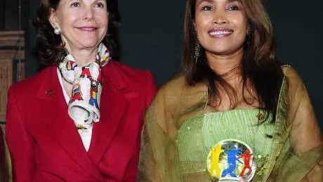Somaly Mam från Kambodja har tagit emot Jordens Barns Pris ur Drottning Silivias hand. Ett pris som brukar betecknas som Barnens Nobelpris. Hon startade en organisation för att kämpa mot trafficking och sexslaveri i Kambodja.