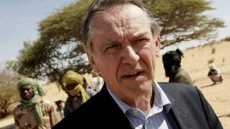 Förre utrikesministern Jan Eliasson (s) oroas av det borgerliga besparingsförslaget att stänga ambassader i utlandet för att spara pengar.