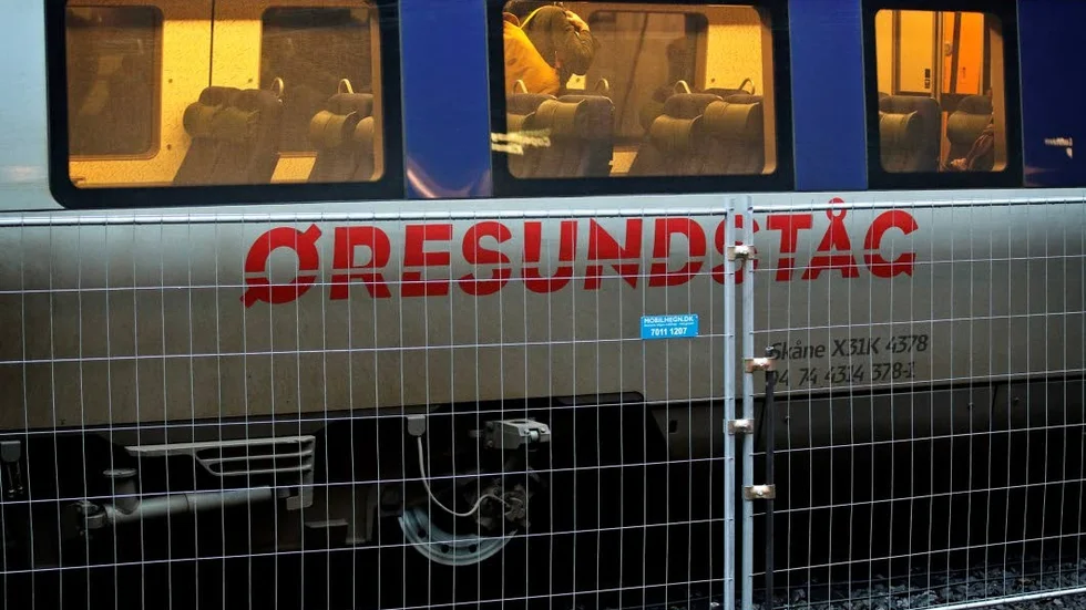 Tåg. Ett instängslat sådant.