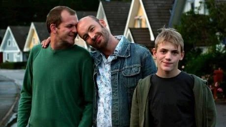 Gustaf Skarsgård, Torkel Petersson och Tom Ljungman i "Patrik 1,5".                  Foto: SF