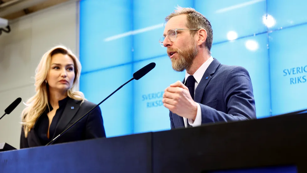 KD-ledaren Ebba Busch och Jakob Forssmed , ekonomiskpolitisk talesperson. Partiet vill låta elkunderna skjuta upp betalningen av elräkningen. Arkivbild.