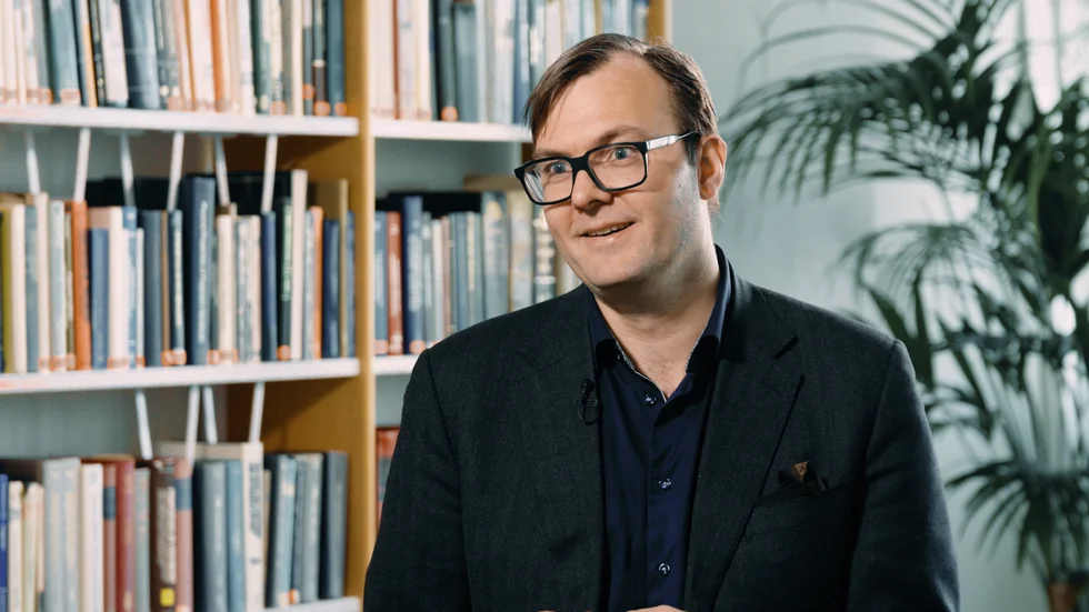 
"Jag är väldigt exalterad. Vi hoppas att detta kommer att bli en viktig del i framtidens energisystem." Det säger forskningsledaren Kasper Moth-Poulsen, professor vid institutionen för kemi och kemiteknik vid Chalmers.