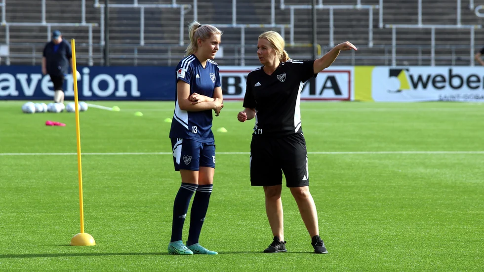 Thilde Alvberger och Christin Lilja i samspråk.