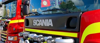 Väcktes av smäll från bilbrand