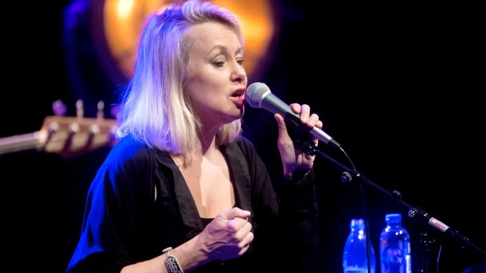 Louise Hoffsten på en konsert i våras i Nyköping.