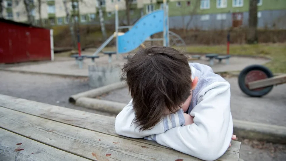 Barnet på bilden har inget med texten i artikeln att göra.