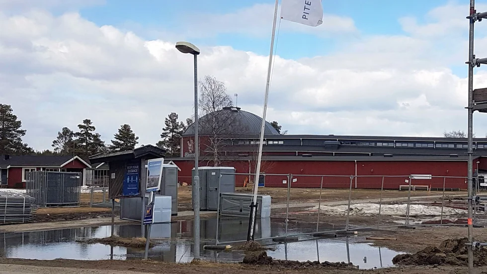 Insändarskribenten är missnöjd över att ingen röjer upp vid Pite havsbad.
