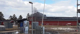 Städa bort allt skräp vid hotellet