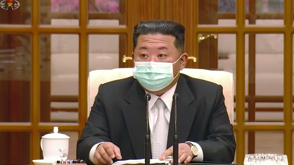 Nordkoreas ledare Kim Jong-Un lovar att besegra covid-utbrottet i landet.