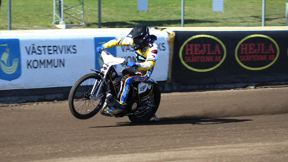 Anton Karlsson bidrog med 13 poäng när Sverige kvalificerade till finalen i lag-EM för U 23-förare.