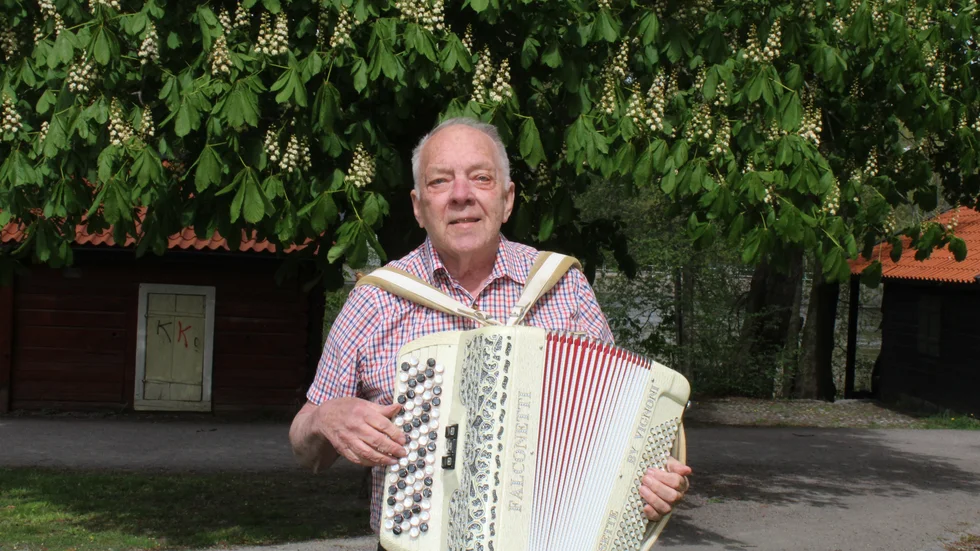 Per-Gunnar Engberg, som i många år hade dansorkester Per Gunnars, fyller 80 år idag torsdag och är still going strong!
