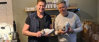 Radiopratare säljer sin Knivstaidyll – för att tvätta skor • ”Blir nog Alicante nästa gång”