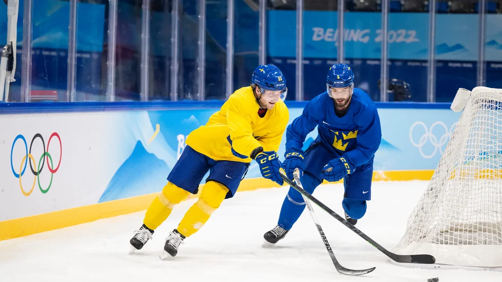 Linus Hultström och Oscar Fantenberg på OS-träning med Tre Kronor.