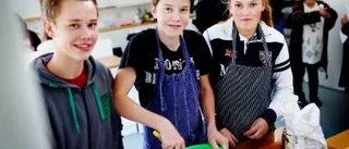 Elever bakar till skolresa