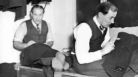 I nya lokaler. Börje Ekströms pappa Karl-Erik och brodern Verner tog över skrädderiet och öppnade i nya lokaler på Öster 1949.foto: privat