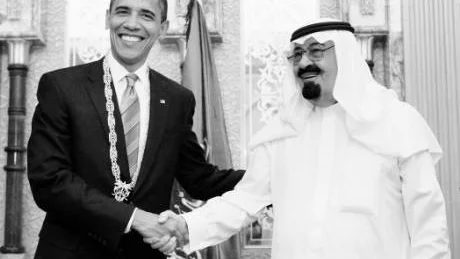 Varför sitter USA och EU tysta när folken försöker kämpa sig till demokrati mot gamla dikatorer? Problemet ligger i Saudiarabiens religiösa fanatism. USA:s president Obama vill inte förlora kung Abdullahs olja i Saudiarabien.