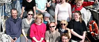 Strandhugg på ön för seglande bildlärare