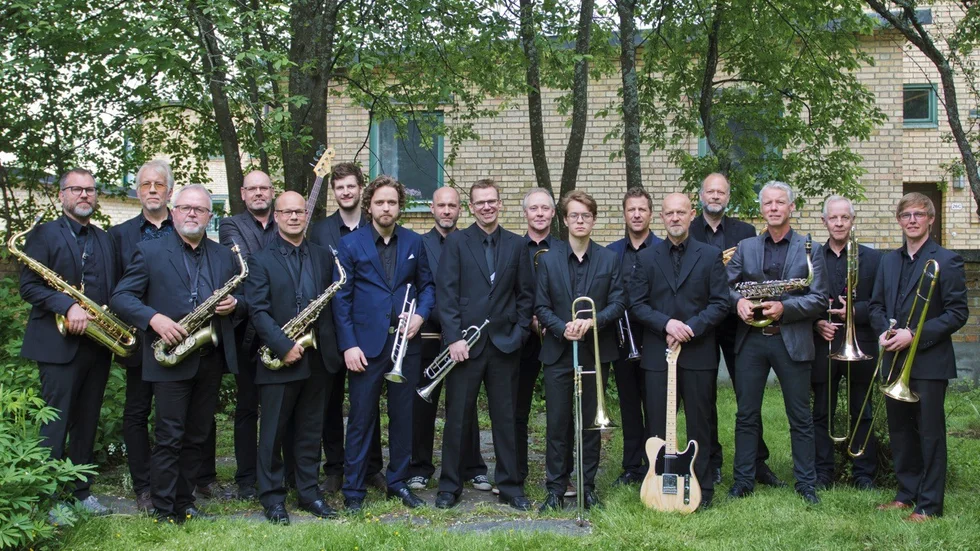 Swinging Wheel Big Band från Piteå/Norrfjärden gör cirka 3–4 spelningar per år. På nationaldagen kommer storbandet till Christinasalen tillsammans med Kicki Enqvist och Peter Fjällström för konserten "Innan myggen kommer".