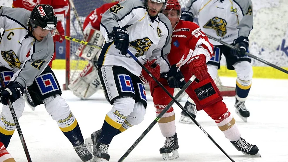 Spelsugen. Jonathan Johansson har varit skadat de senaste åren när Visby Romas öde ­avgjorts. Nu är det en laddad forward som kliver in på isen för att möta Tranås i kväll.