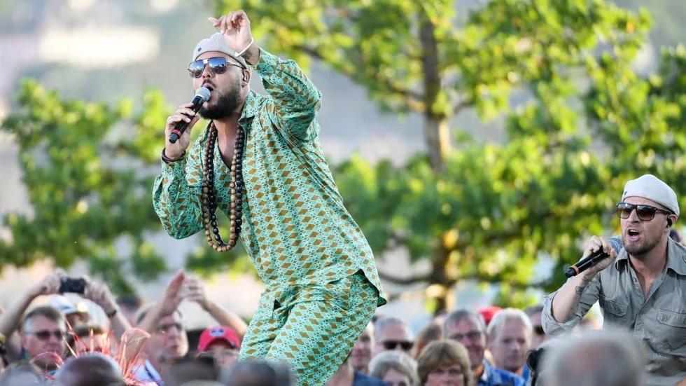 Kaliffa uppträder på Allsång på Skansen under juli förra året.