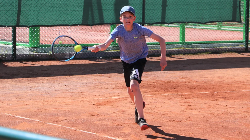 Fullt fokus för Ben Rundqvist, Piteå Tennisklubb.