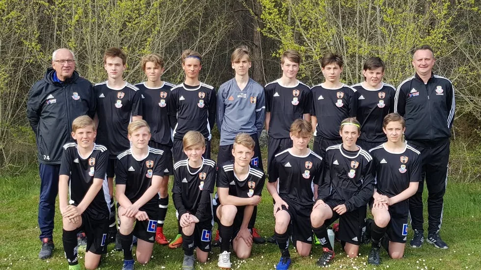 Två välkända fotbollsprofiler finns med som tränare och ledare i det samarbete för pojkar 15 år som Visby AIK och FC Gute inlett. Till vänster Hasse Lindkvist och till höger Niclas Hansson Smitterberg. (Foto: PRIVAT)