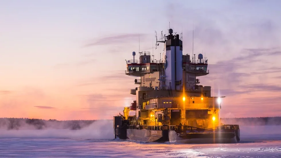 Isbrytaren Oden lämnar Bottenviken och styr kosan mot Helsingborg, för att sedan gå mot Nordpolen. Forskarna ska undersöka atmosfäriska floder som för in varmluft över Arktis.
