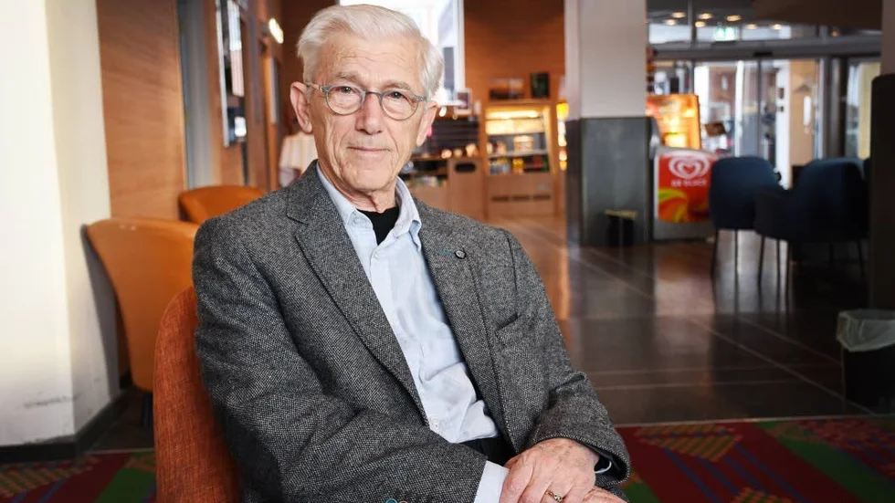 Skrivkramp. En resa till hemlandet Grekland och återupptäckten av sitt modersmål fick Theodor Kallifatides att börja skriva igen efter en lång skrivkramp.