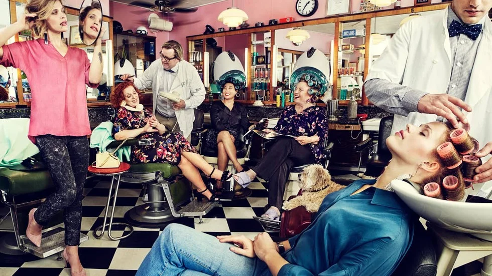Casting. Ett modeföretag på turné kommer till Kiruna för att hitta modeller och fotografera bilder i bowlingmiljö till en kampanj. Bilden togs när de var på en frisersalong i Skövde.