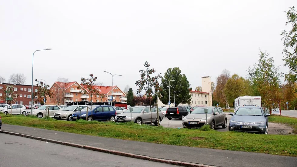 NYA P-PLATSER? Det här kvarteret ska bebyggas, så kommunparkeringen måste ersättas.  Fastighetsförvaltningen bedömer att det finns möjlighet till en långsiktig lösning för en mindre kommunparkering med 48 platser intill Kyrkkläppens förskola.