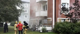 Extra: 24-åring dog efter misstänkt mordbrand