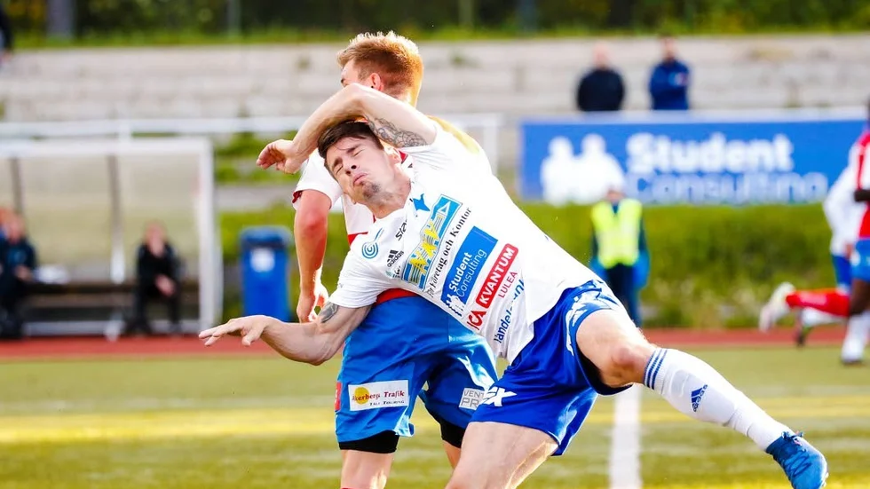 Tungt. James Burgin och hans lagkamrater i IFK Luleå hade ingen rolig söndag.